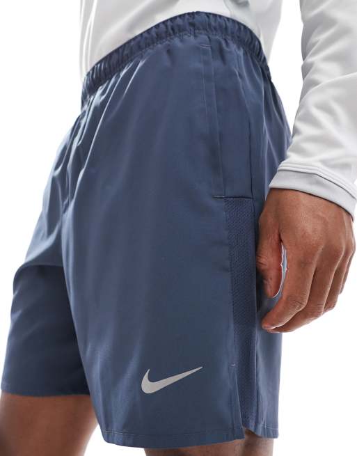 Nike Running – Challenger – Dri-FIT – 2-i-1 – Marinblå shorts på 7 tum, 4 av 5