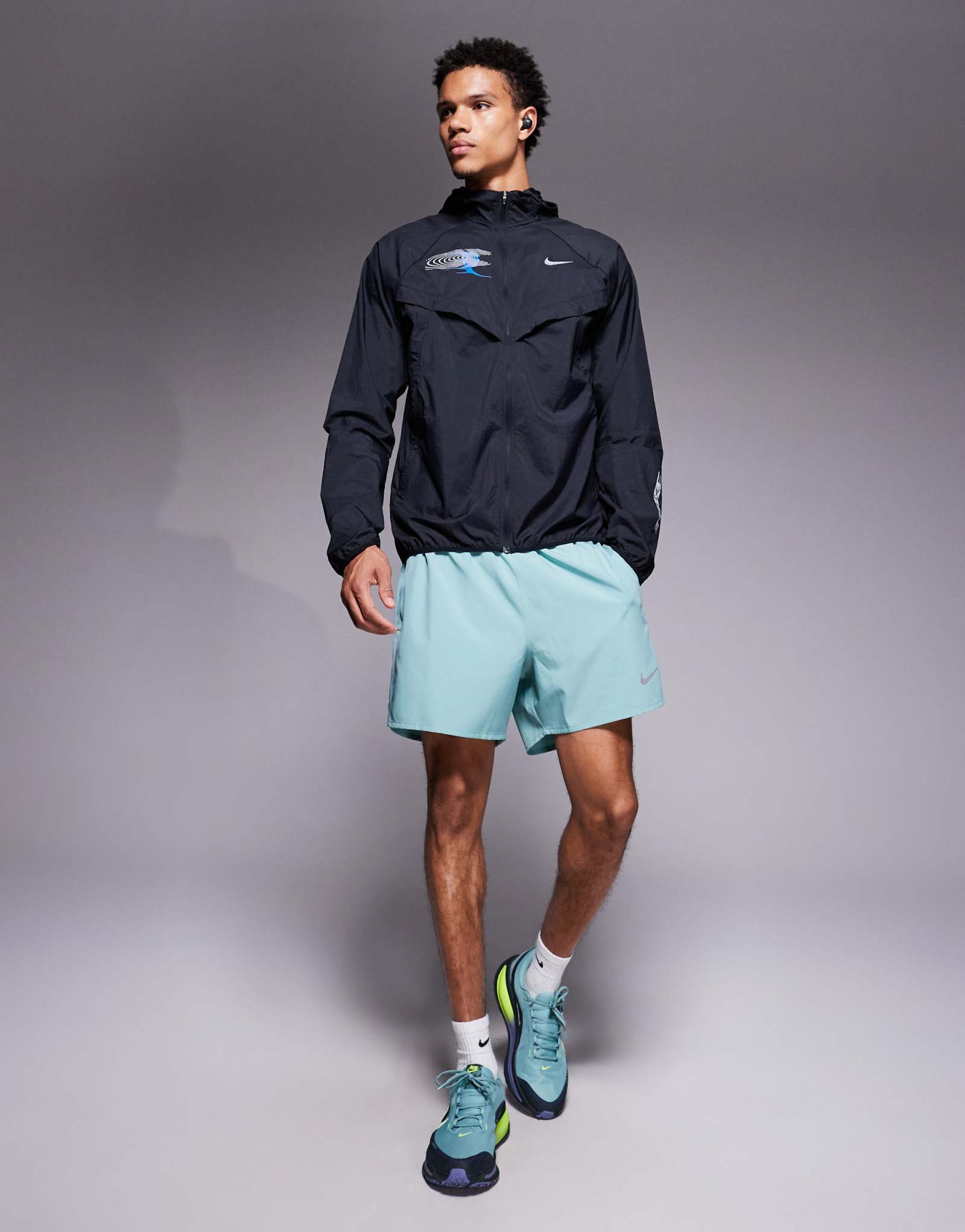 Шорты Nike Running Challenger Dri-FIT длиной 5 дюймов зеленого цвета