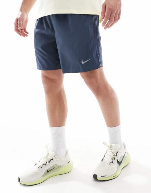 Nike Running Challenger Dri-FIT 7 inch shorts in dark blue, 3 of 5