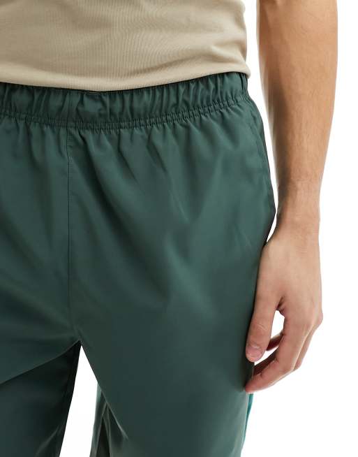 Nike Running Challenger Dri-FIT 9 inch shorts in green, 3 of 5
