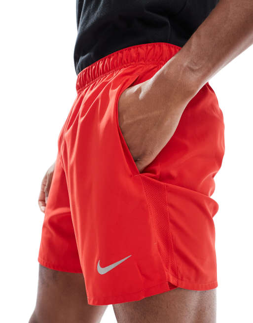 Nike Running – Challenger Dri-FIT – Czerwone szorty 2 w 1 o długości 5 cali, 5 z 5