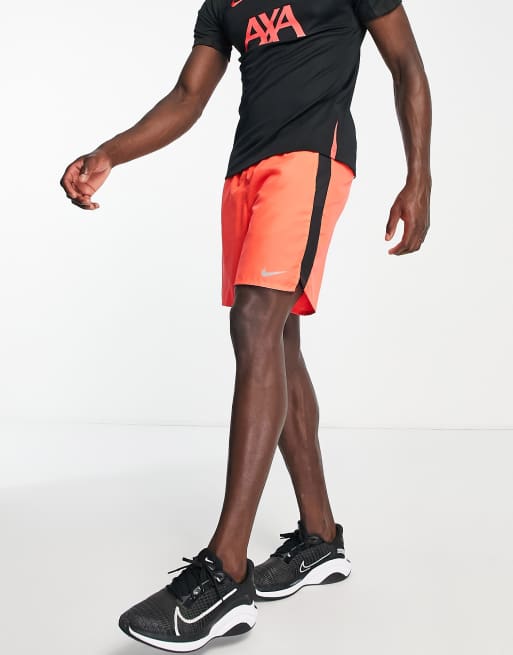 Nike Running – Challenger Dri-FIT – Czerwone szorty 2 w 1 o długości 7 cali