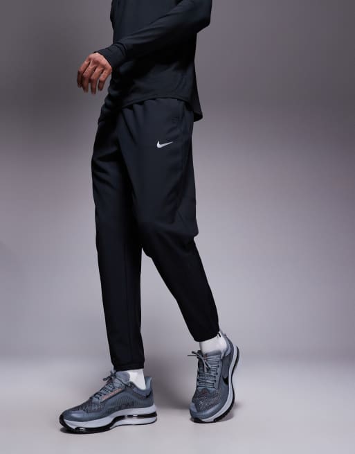 Nike Running Challenger Dri-FIT joggers in black, 2 of 5