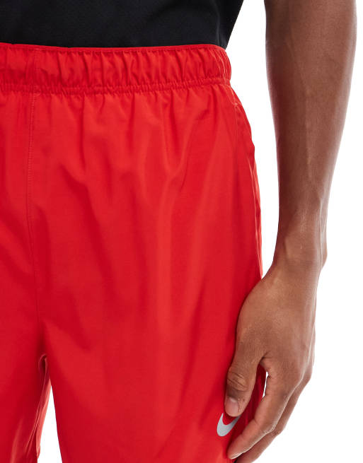 Nike Running - Challenger Dri-FIT - Pantaloncini rossi 2 in 1 da 5", 3 di 5