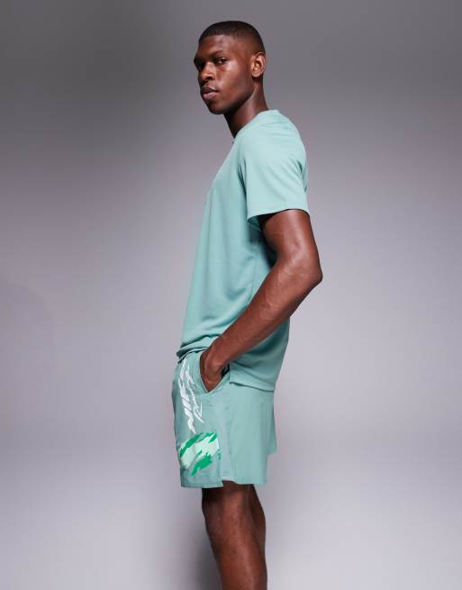 Nike Running Challenger Logo 5 inch shorts in green, 3 of 5