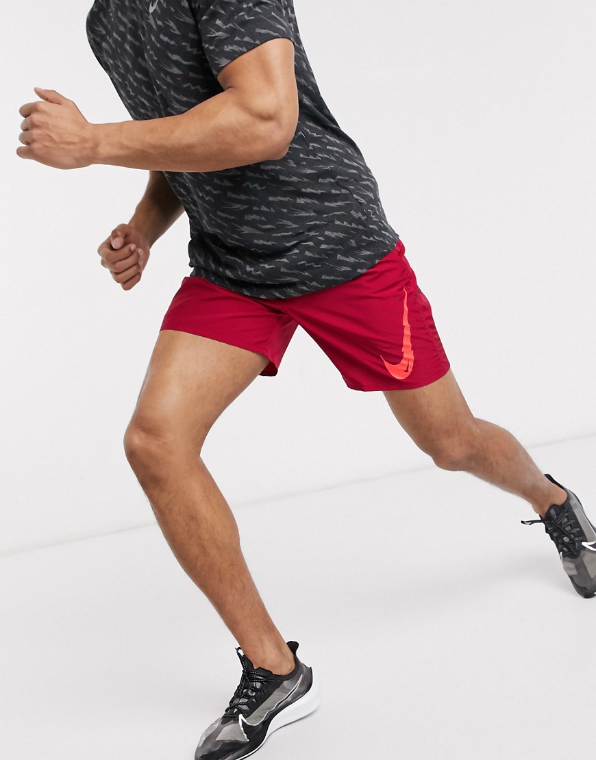 Nike Running - Challenger - Short in rood