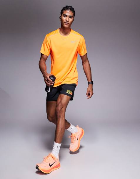 Nike Running City Marathon Dri-FIT Stride 5inch shorts in black - view 1
