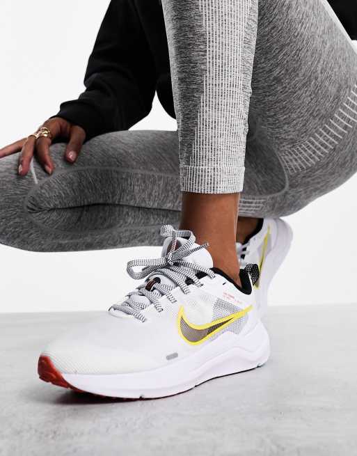 Nike Running - Downshifter 12 - Sneakers bianche