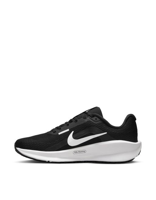 Nike Running Downshifter 13 Sneaker in Schwarz und WeiB