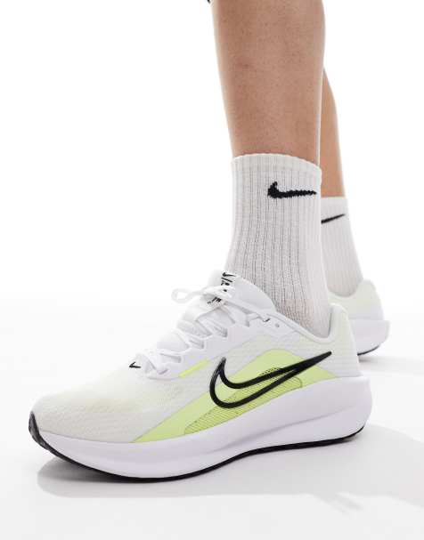 Nike Running – Downshifter 13 – Sneaker in Weiß und Gelb - view 1