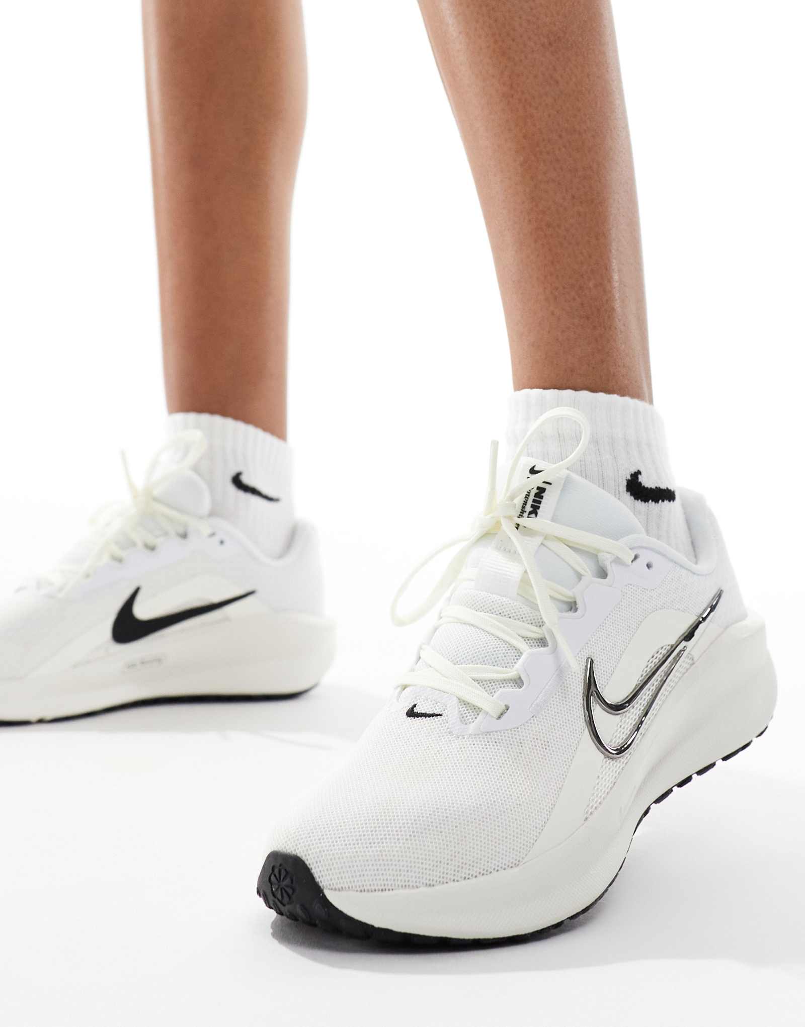 Кроссовки Nike Running Downshifter 13 белого и серебристого цветов