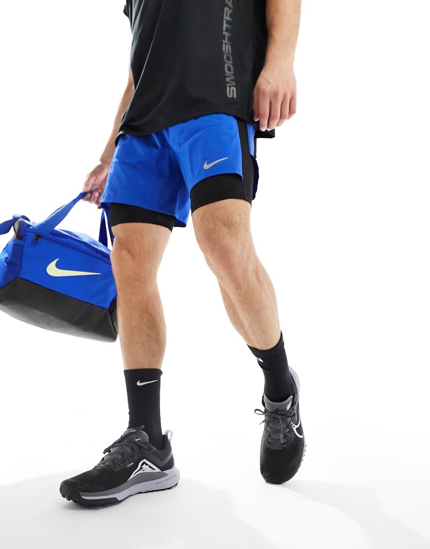 Nike Running Dr-Fit Stride 5inch 2 in 1 shorts in royal blue