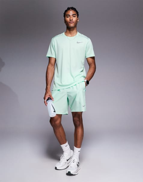 Nike Running Dri-FIT Challenger 7 inch shorts in green - view 1