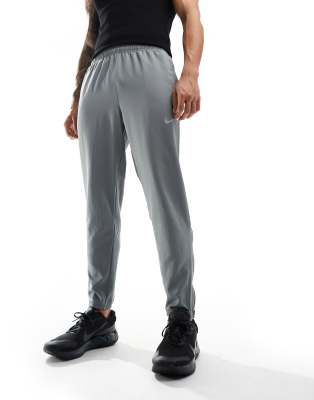 Nike Running Dri-FIT Challenger woven joggers in grey φωτογραφία