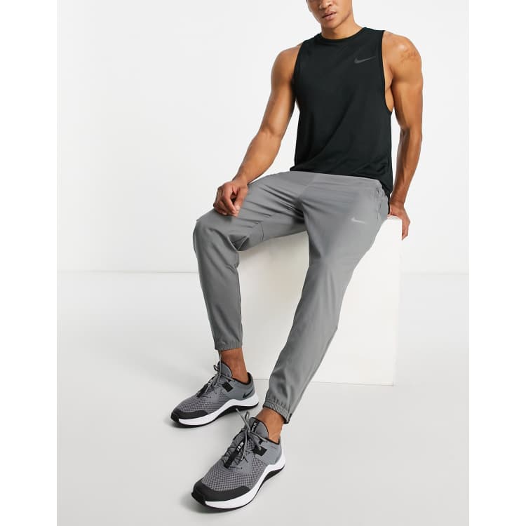 Nike Men's Core DriFIT Challenger Woven Pant Grey vlr.eng.br