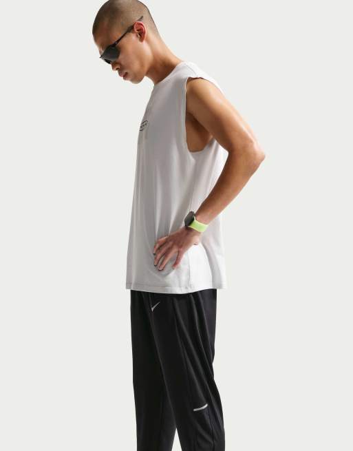 Nike Running Dri-FIT gebreide hardloopbroek in zwart, 4 van 4