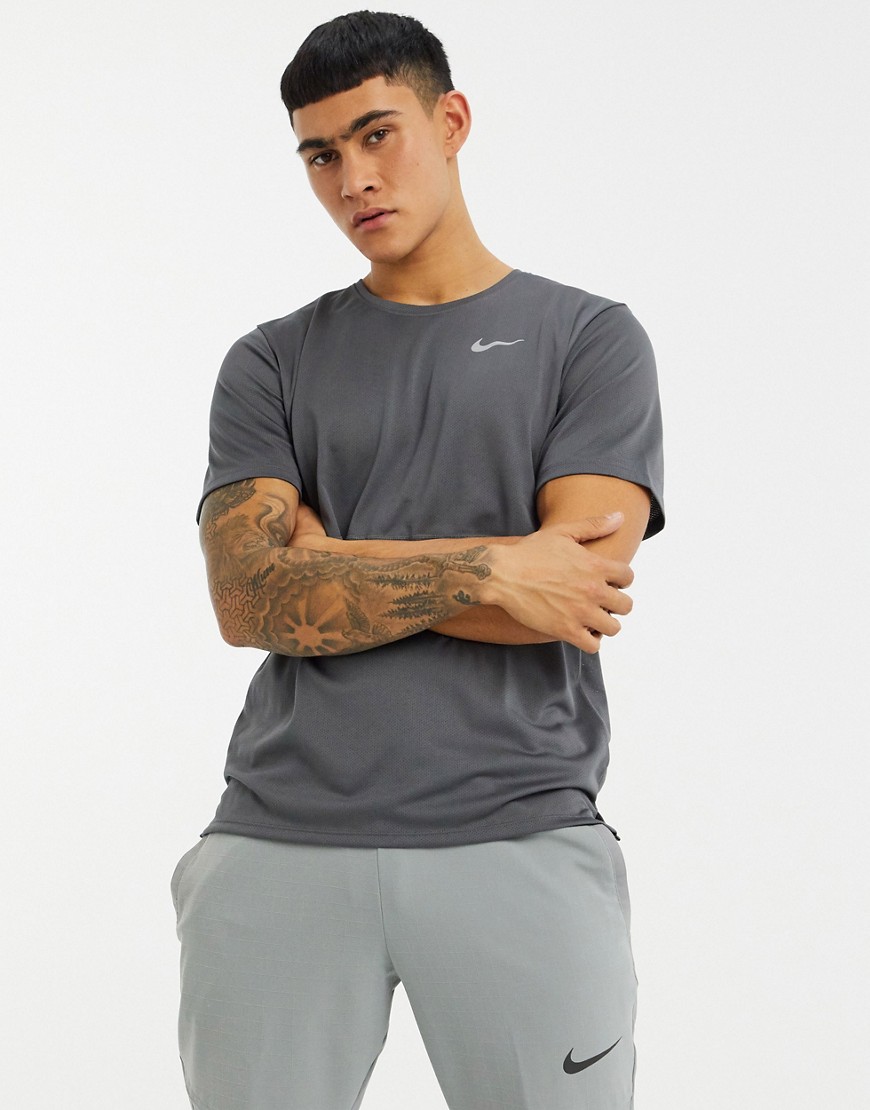 Nike Running – Dri-FIT – Grå löpart-shirt med korta ärmar-Svart
