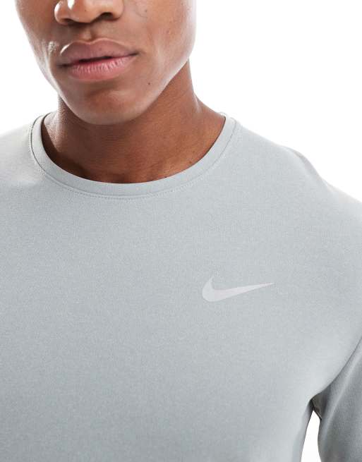 T-shirt Manches Longues Grises Homme Nike Miler | Déstockage Nike