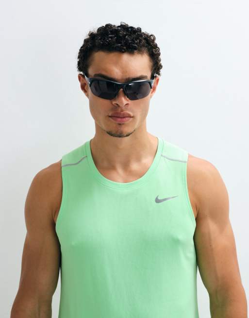 Nike Running Dri-FIT Miler tank top in green, 2 of 5