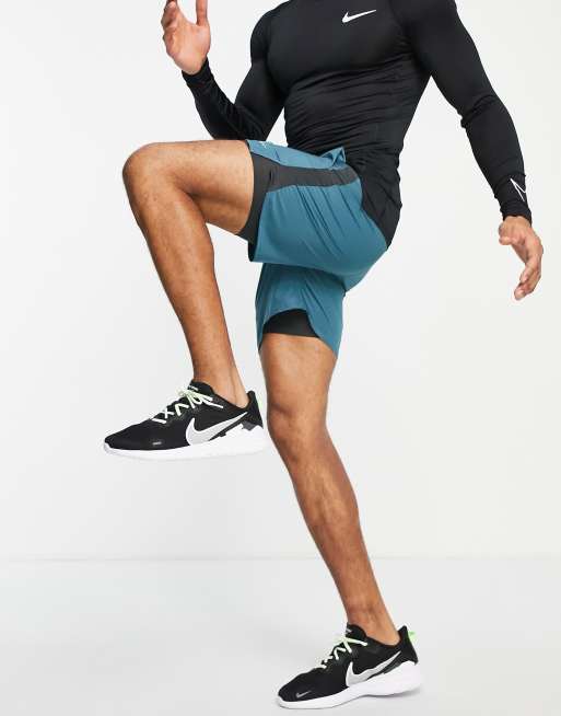 Nike Running – Dri-FIT Run – 2-in-1-Shorts in Aschgrün, 7 Zoll
