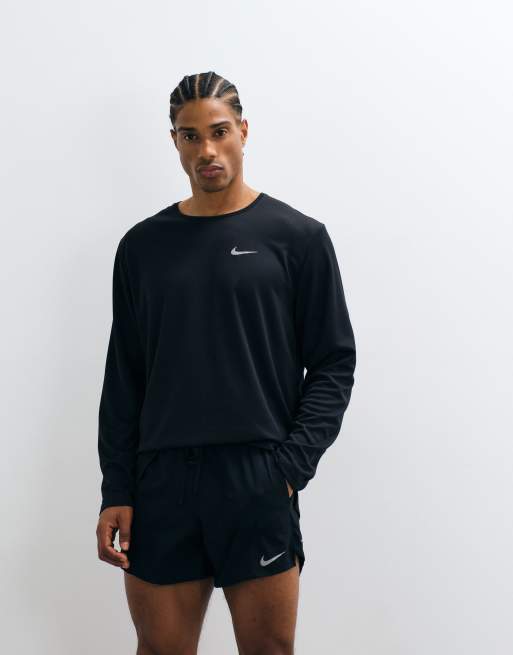 Nike Running Dri-FIT Stride 2-in-1 shorts in black, 2 of 5
