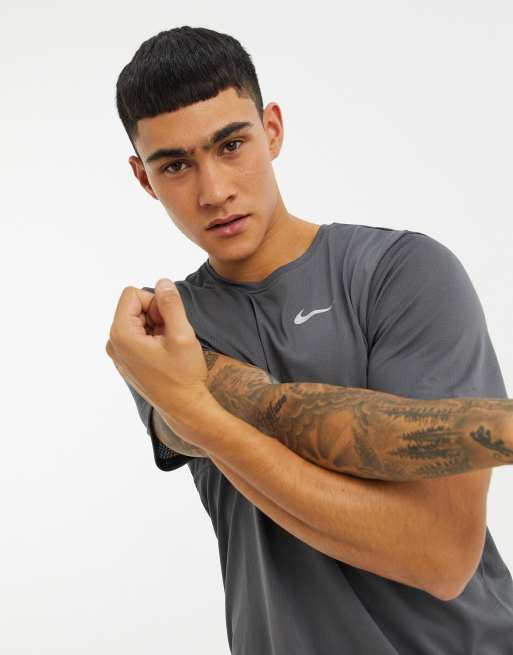 Nike Running - Dri-FIT - T-shirt a maniche corte da running grigia, 3 di 4