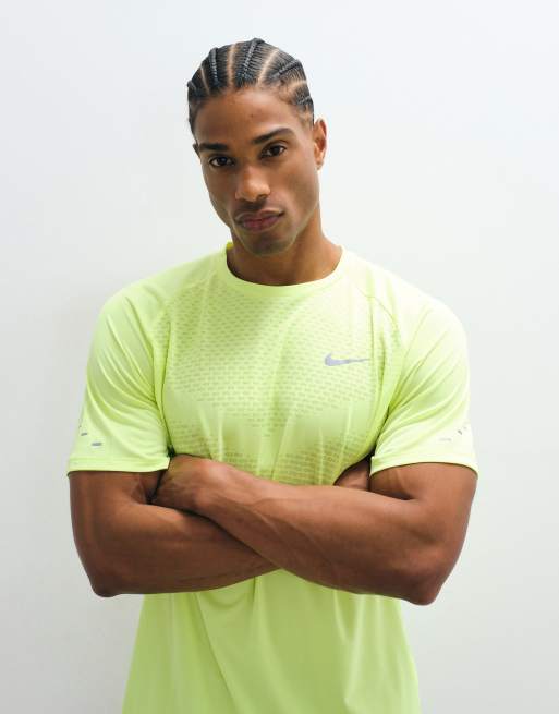 Nike Running Dri-FIT t-shirt i gult, 4 av 5