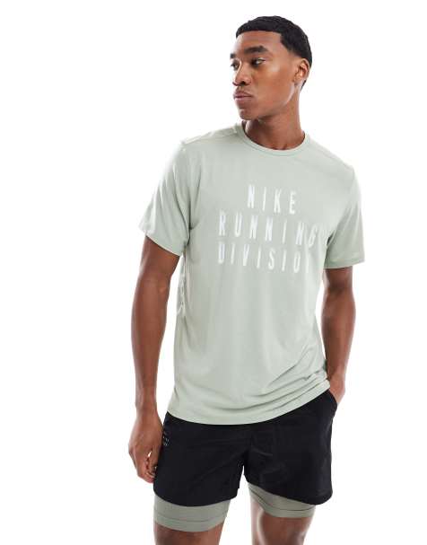 Nike Running – Dri-FIT – T-Shirt in Hellgrün mit „Run Division“-Logo - view 1