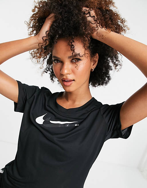 Nike Running - Dri-FIT - T-shirt met swoosh in zwart
