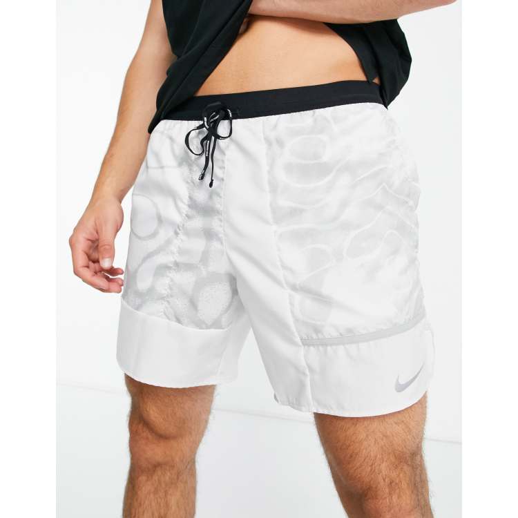 Creta Desventaja Chillido Nike Running Dri-FIT Wild Run Stride 7-Inch unlined all over print shorts  in gray | ASOS