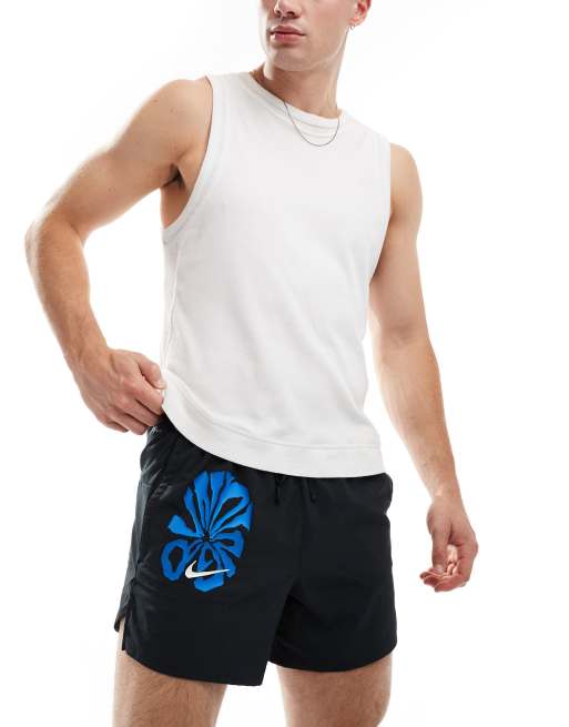 Nike Running - Energy Stride - Sorte 5-tommers shorts med grafisk print