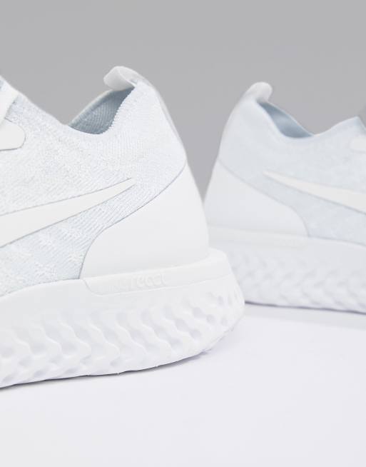 Running epic react flyknit 2025 trainers in triple white