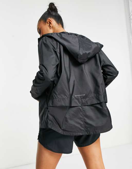 Nike Running essential jacket in black, 2 of 4