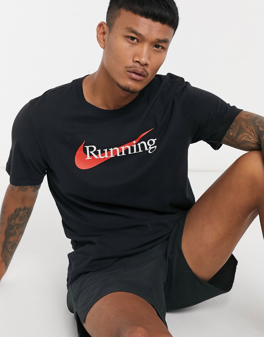 Nike Running - Essential - Sort t-shirt med logo