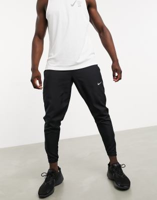 nike running essential woven pants in black