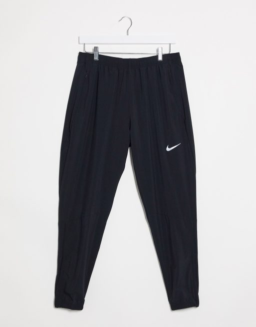 Nike running essential 2025 woven sweatpants in black