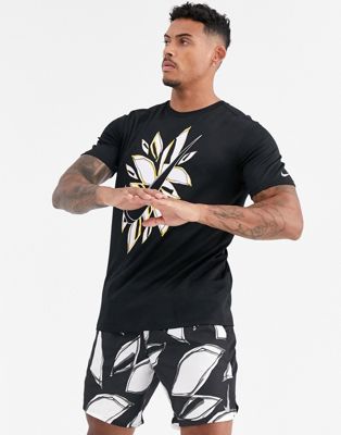Nike Running – Fiesta Floral – Svart t-shirt med Swoosh-logga