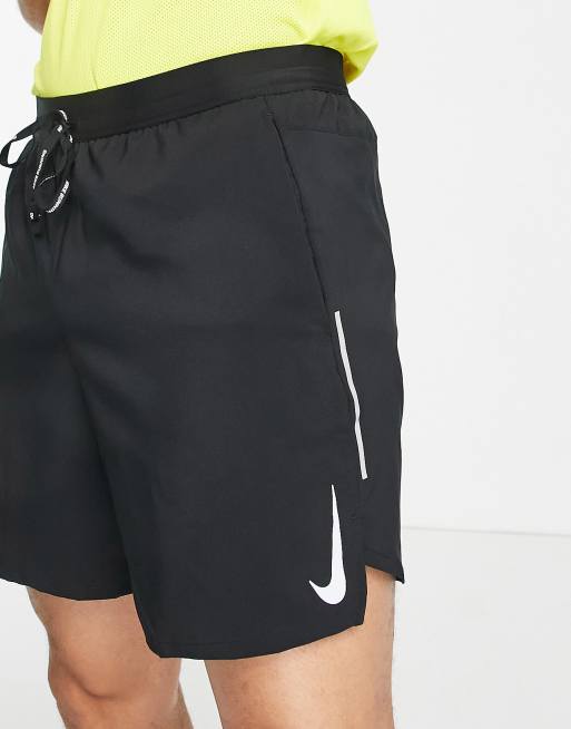 Nike Running - Flex stride - 7 inch short in zwart