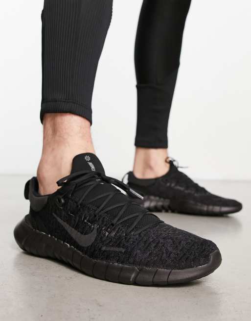 Full black nike store free runs