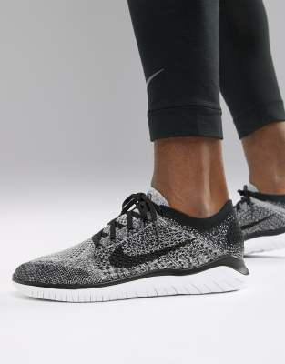 nike running free run flyknit trainers