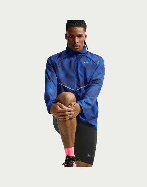 Nike Running heren Miler Repel jas met UV-bescherming en print in blauw, 3 van 4