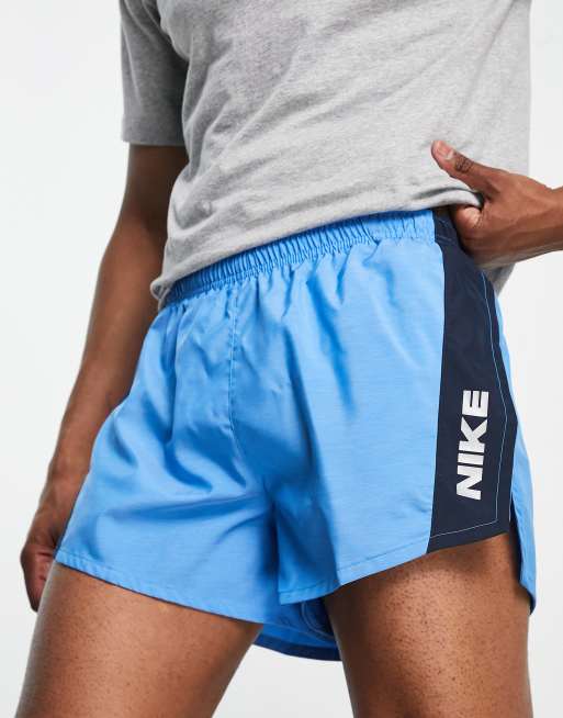 Nike Running - Heritage Dri-FIT -Short van 4 inch in marineblauw