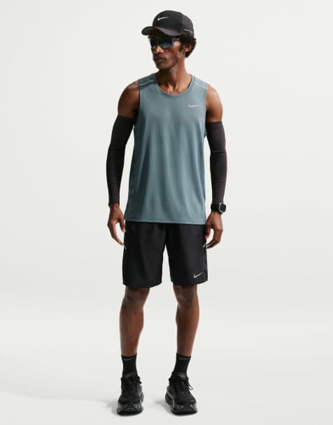 Nike Running Hombre Miler Dri-FIT pantalones cortos sin forro de 9 pulgadas en negro - view 1