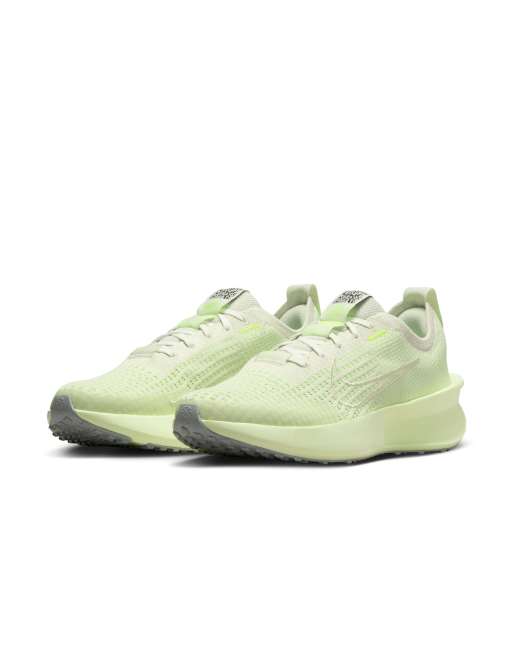 Nike Running Interact Run sneakers in pale green , 3 of 4