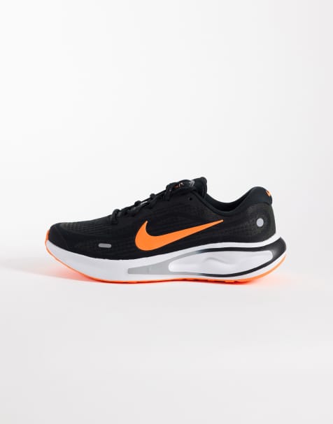 Nike Running – Journey – Lauf-Sneaker in Schwarz und Orange - view 1