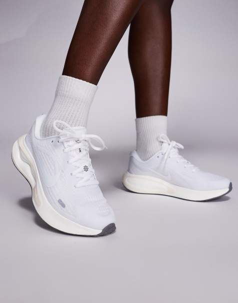 Nike Running - Journey Run - Baskets - Blanc cassé - view 1