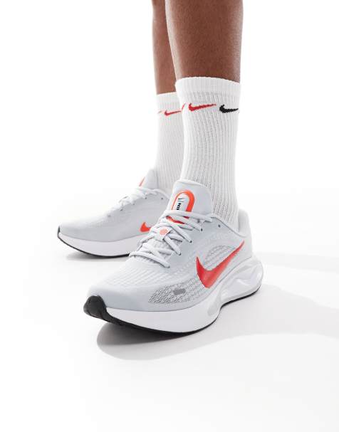 Nike Running - Journey Run - Baskets - Gris et rouge - view 1