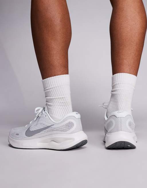 Nike Running – Journey Run – Grå löparskor, 3 av 5