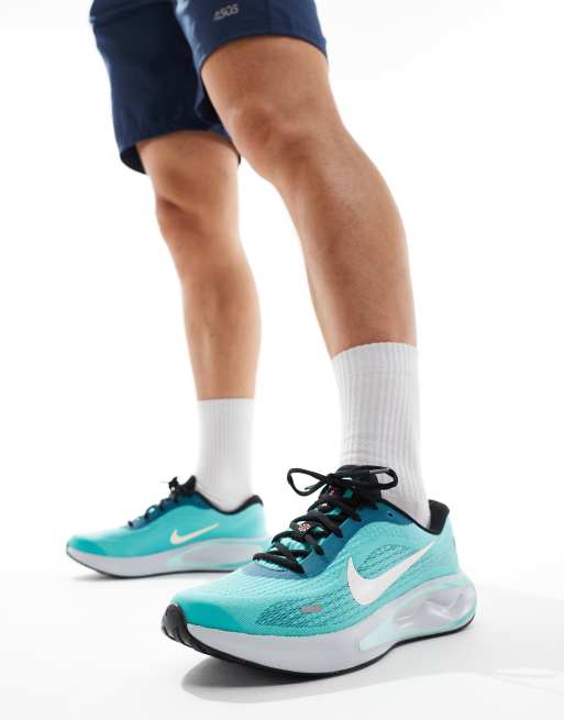 Nike Running – Journey Run – Ljusgrå träningsskor