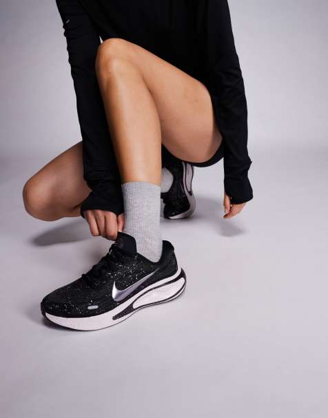 Nike Running Journey Run sneakers in black and silver - view 1